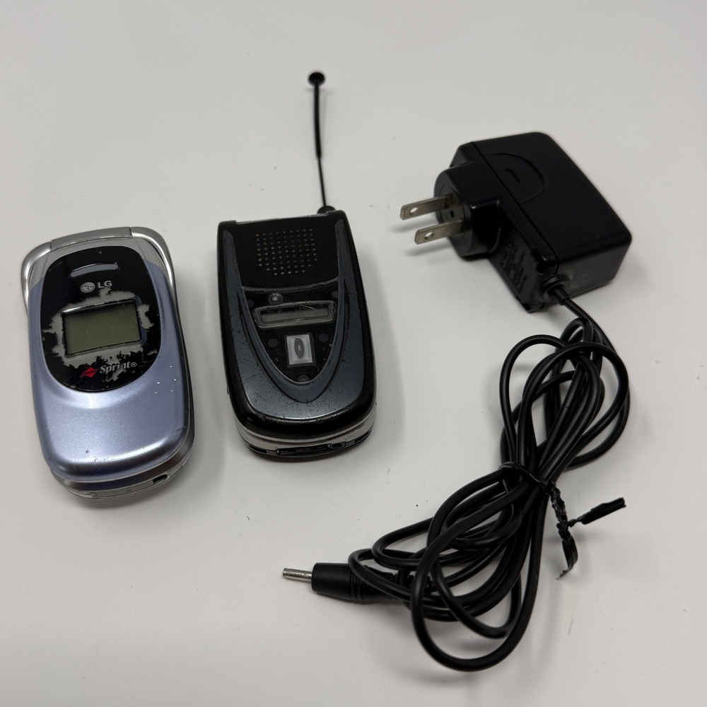 UNTESTED VTG Sprint Flip Phone Lot LG VI-5225 Sanyo SCP-8100 With One Charger